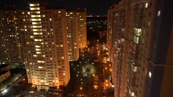 Міський район в центрі вночі — стокове відео