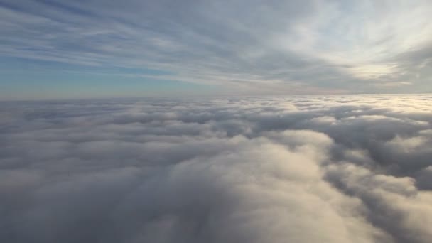 Voando sobre o céu — Vídeo de Stock