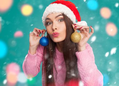 Noel oyuncaklar ile şapka modeli