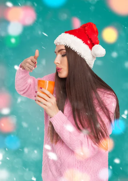 Pretty model with hot drink — Stock Photo, Image