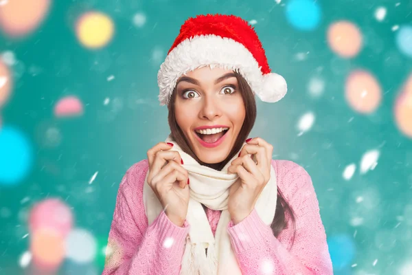 Nevetve modell karácsonyi kalapban — Stock Fotó