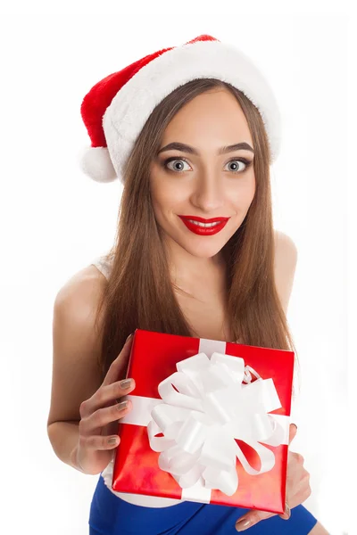 Aantrekkelijk model met kerstcadeau — Stockfoto