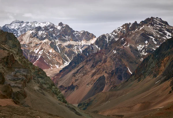Montañas en el Parque Nacional del Aconcagua. Andes, Argentina — Foto de Stock