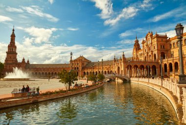 İspanya Meydanı (Plaza de Espana). Sevilla, İspanya.