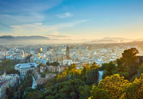 Flygfoto över Malaga i solnedgången ljus. Spanien — Stockfoto