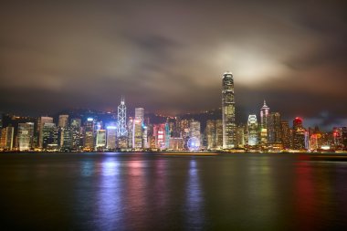 Kowloon Hong Kong Adası gece görünümü