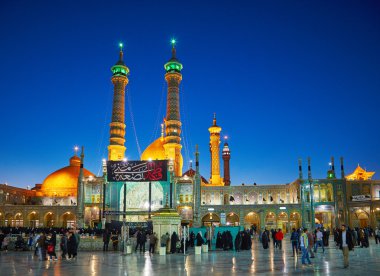 : Qom, Iran - 08 Mart 2016: Qom, IR Fatima Almasomh Tapınağı
