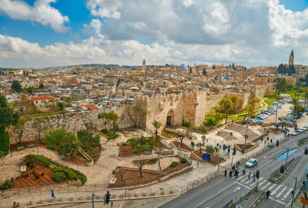 Damascus Gate ve eski Kudüs şehri göster — Stok fotoğraf