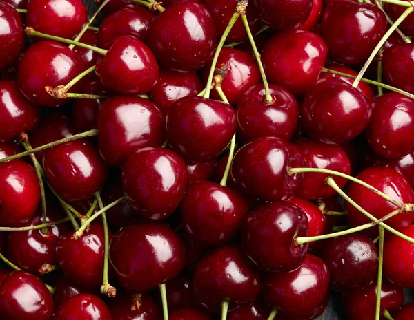 Fondo de cereza. Cerezas ecológicas dulces en el mostrador del mercado — Foto de Stock