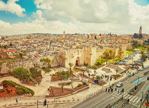Vista sulla Porta di Damasco e sulla Città Vecchia di Gerusalemme — Foto Stock