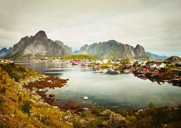 Reine halászfalu. Lofoten-szigetek, Norvégia — Stock Fotó