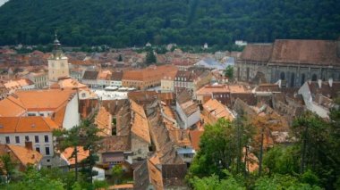 Brasov (Kronstadt) tarihi şehir merkezinde. Transilvanya, Romanya