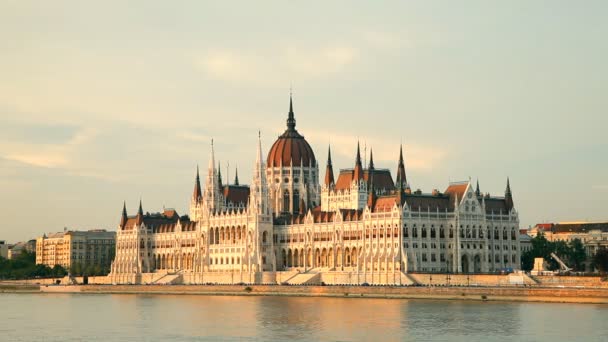 Das Parlamentsgebäude in Budapest, Ungarn — Stockvideo