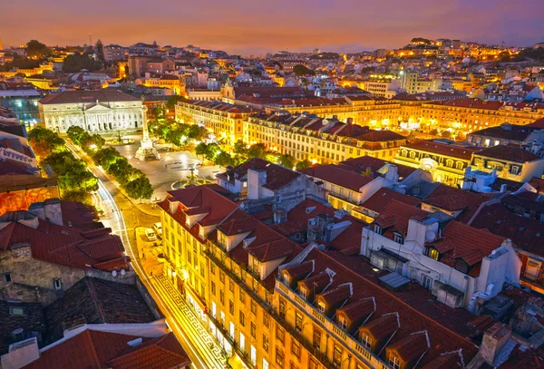 Πλατεία Rossio τη νύχτα και Μαρία ΙΙ θέατρο. Θέα από Santa Jus — Φωτογραφία Αρχείου