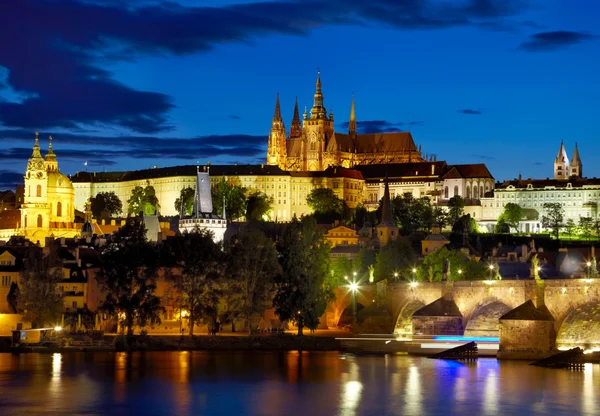 Luces del Castillo de Praga. República Checa — Foto de Stock