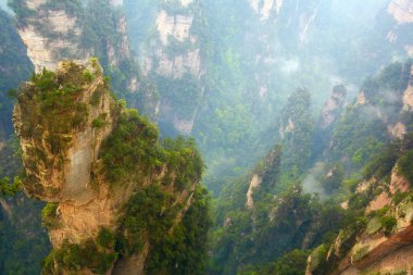Zhangjiajie Milli Parkı, Çin. Avatar dağlar