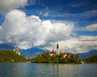 St Martin kilise Adası ve Bled göl manzara Dağı