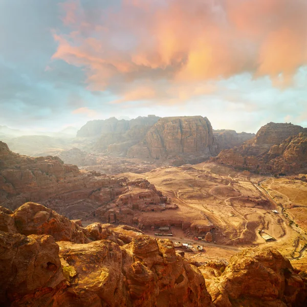 Red rock formations in Petra, Jordan. — Stock Photo, Image