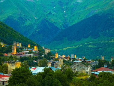 mestia Svan kuleleri. Svaneti, Gürcistan