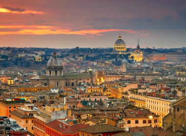Roma harika manzarasını günbatımı zaman ile St Peter Cathedral