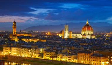 Palazzo Vecchio ve Santa Maria del Fio katedral Panoraması