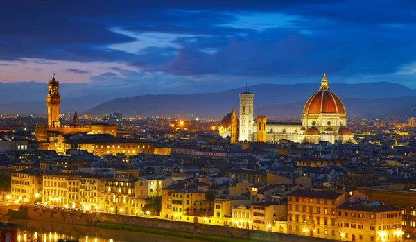 Panorama du Palazzo Vecchio et de la cathédrale Santa Maria del Fio — Photo