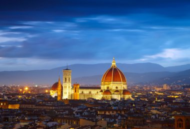 Sonra Katedrali Santa Maria del Fiore gün batımı manzarası. Floransa,