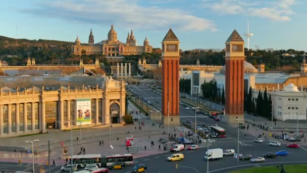 Έχει περάσει από την Placa Espanya De (πλατεία της Ισπανίας). Βαρκελώνη, Ισπανία — Αρχείο Βίντεο