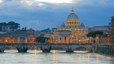 St. Peter's Bazilikası, Ponte Sant Angelo Köprüsü, Vatikan. Roma, İtalya. Zaman atlamalı