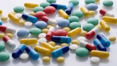 Hapları kapatın. Beyaz arka plan. Kamera kayar