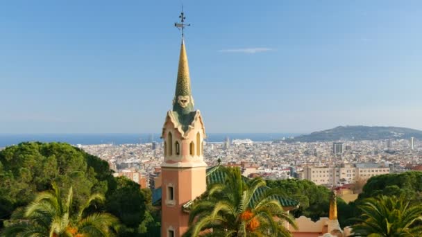 Θέα στον ορίζοντα της Βαρκελώνης από το πάρκο Guell — Αρχείο Βίντεο