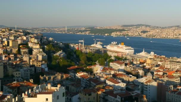 Widok na Bosfor z wieży galata. Istanbul, Turcja — Wideo stockowe