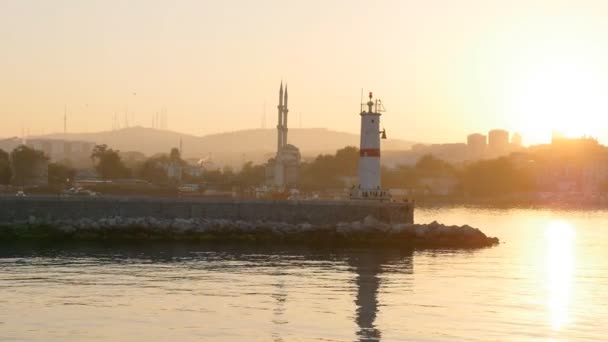 Haydarpasa kontejnerový terminál ze strany vody v sunrise světla — Stock video