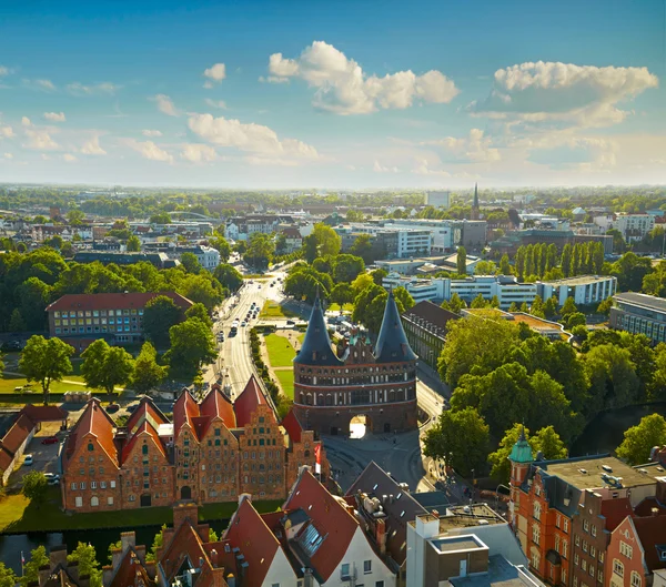 Stadsporten Holstentor i gamla stan i Lübeck, Tyskland — Stockfoto