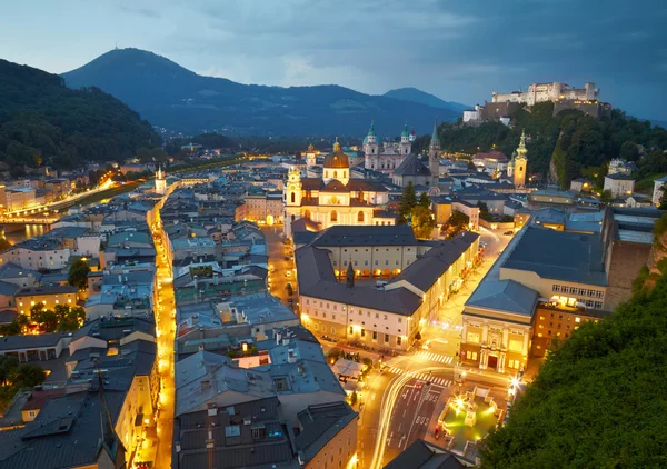 Vista nocturna de Salzburgo, Austria — Foto de Stock