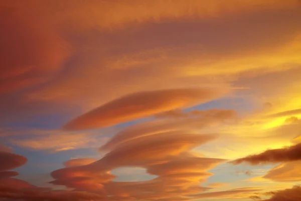 Zonsondergang wolken achtergrond — Stockfoto
