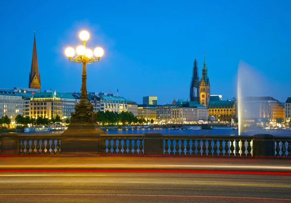 Vista do centro da cidade de Hamburgo e Alster Lake — Fotografia de Stock