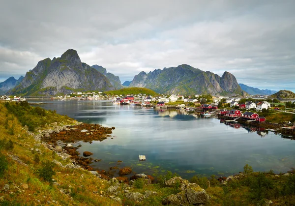 Villaggio di pescatori di Reine. Isole Lofoten, Norvegia — Foto Stock