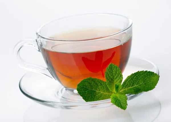 Taza de té con limón y menta — Foto de Stock