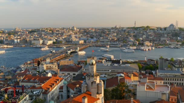 Visa till Gyllene hornet från Galatatornet. Istanbul, Turkiet — Stockvideo