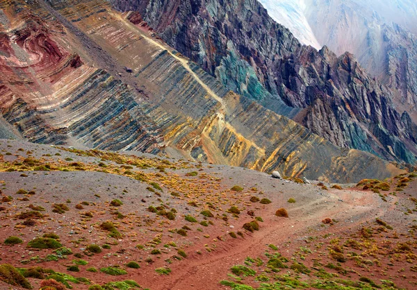 Montanhas coloridas no parque nacional de Aconcagua. Andes, Argentina — Fotografia de Stock