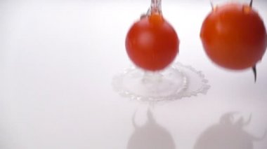 Su sıçrama ile domates