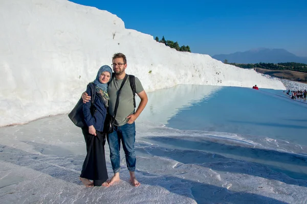 Happy Muslim Couple Pamukkale Attraction Tourist Honey Moon Visit Travel — Stock Photo, Image