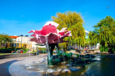 Malmö Folket Parkı 'ndaki gül çeşmesi