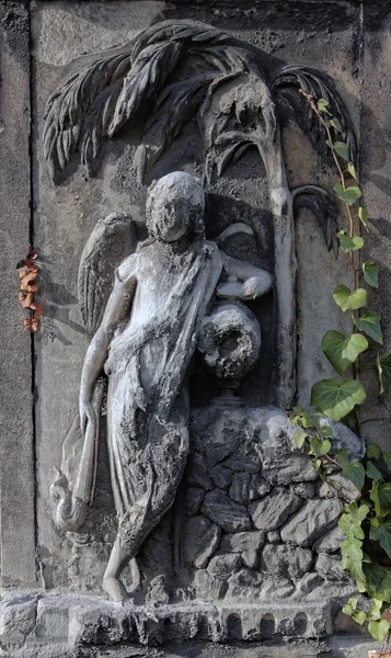 Eroderad angel staty — Stockfoto