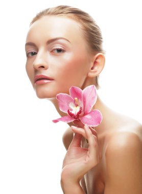 Orkide çiçek ile güzel kız.