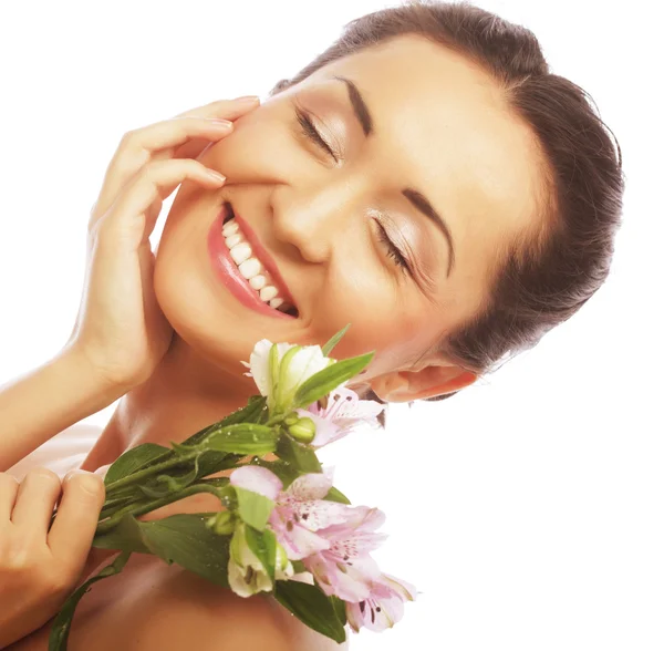 Mulher asiática bonita com flores rosa — Fotografia de Stock