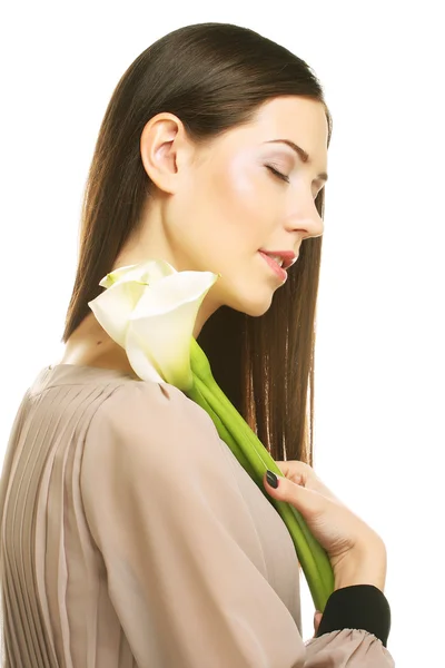 Hermosa mujer con flor de calla — Foto de Stock