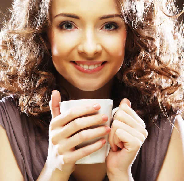 Donna che beve caffè — Foto Stock