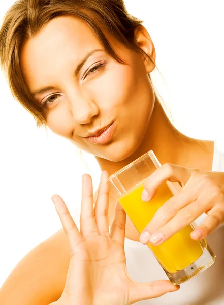 Mulher bebendo suco de laranja de perto — Fotografia de Stock